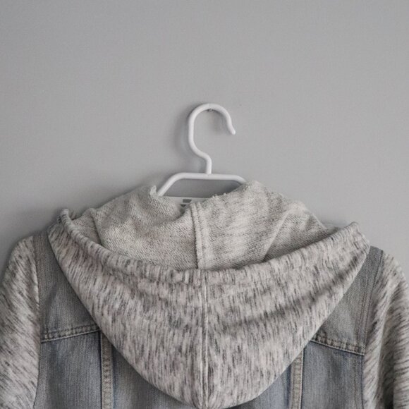 EightyTwo Women's Blue Sz M Light Wash Buttoned Knit Hooded Denim Jacket - Picture 6 of 13